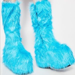 fuzzy platform boots